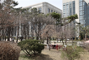 [오늘의 날씨] 尹 탄핵 심판 선고일 아침 최저 0~6도… 미세먼지 농도 '나쁨'