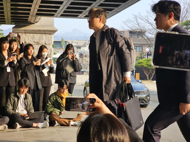 김형두 헌법재판관이 4일 오전 7시 59분경 윤석열 대통령 탄핵심판 선고를 앞두고 헌법재판소에 도착했다. 임종현 기자