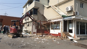 파주시, 용주골 불법 건축물 8차 행정대집행…연내 폐쇄 총력전