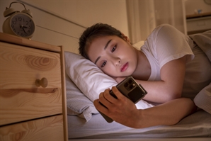 "요즘 왜 이렇게 피곤하지?"…어젯밤 침대에서 들여다본 '이것' 때문일 수도
