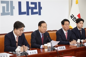 여야 지도부, 국회서 尹선고 시청…헌재 결정 후 긴급의총