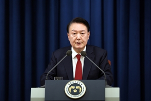 헌재의 주사위 던져졌다…尹, 복귀냐 파면이냐
