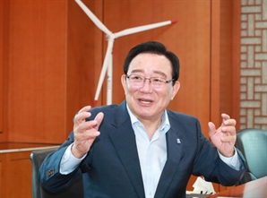 ‘尹 파면’ 송철호 전 울산시장 “국민 대통합 이루는 출발점 되기를 희망”