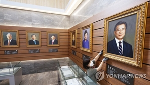 "尹, 안녕히가세요"…대통령기록관, 기록물 이관작업 착수