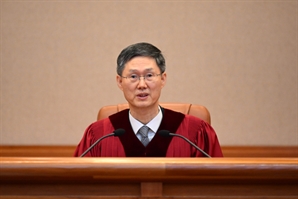 헌재 "국회 탄핵소추·예산 심의, 계엄 선포할 중대한 위기 발생시켰다고 볼 수 없어"