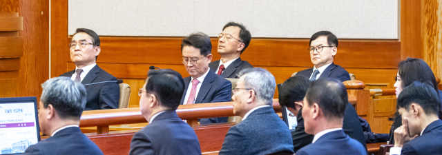 서울 종로구 헌법재판소 대심판정에서 열린 윤석열 대통령의 탄핵심판 선고. 윤 대통령 측 대리인단 윤갑근 변호사 등이 참석하고 있다. 사진공동취재단