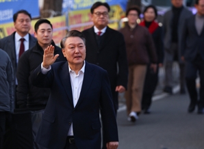 [속보] '파면' 尹, '승복' 메시지는 없었다…"기대 부응 못해 안타깝고 죄송, 늘 기도하겠다"