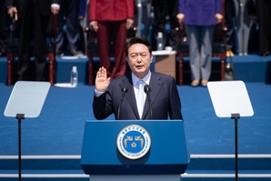 '尹파면' 선고 순간 …OTT 웨이브 동접자 수 18배↑