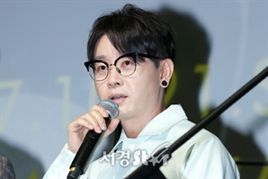 이승환 “나도 살고 나라도 산 날”…尹 파면에 환호