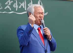 태극기·성조기 사라진 '전광훈 집회'…尹 파면 후 첫 주일 연합 예배