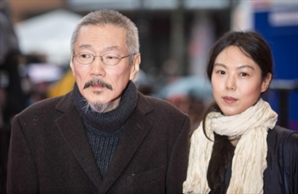 '10년 연인' 김민희·홍상수 부모 됐다…"득남 후 산후조리 중"