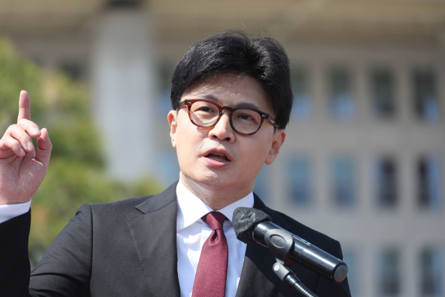 한동훈 전 국민의힘 대표가 10일 서울 여의도 국회 분수대 앞에서 대선 출마 선언을 하고 있다. 연합뉴스
