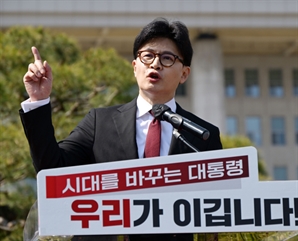 한동훈 "한덕수 차출론, 테마주 주가 조작 같은 것"