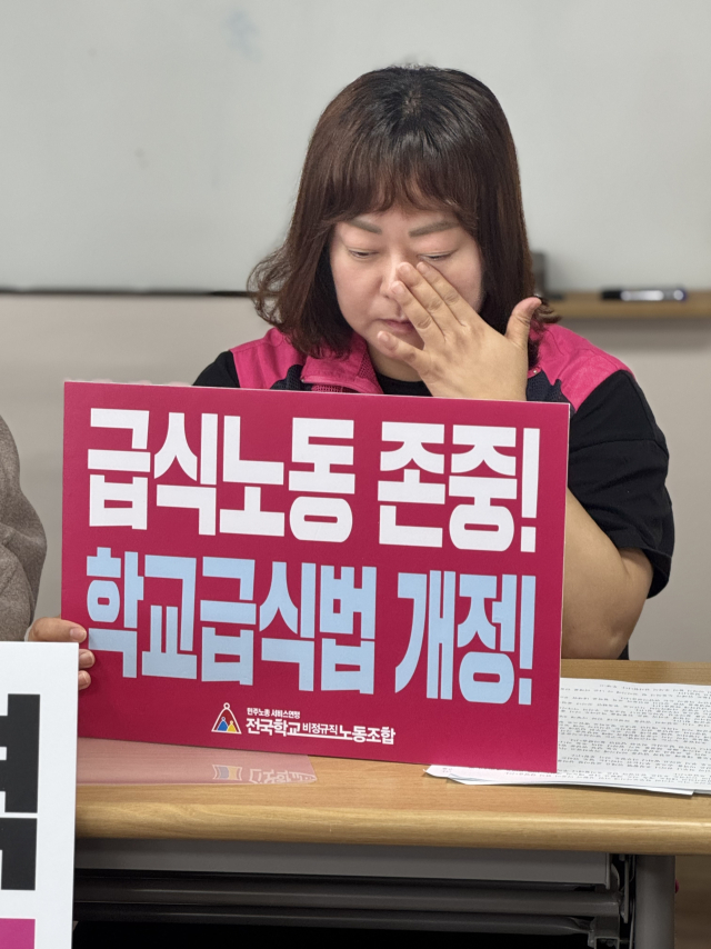 위험하고 힘들어 그만둬도 충원 안돼…“학교급식실, 붕괴”