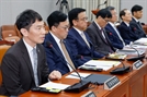 민주당 의원도 “소신에 경의”…이복현, 임기 채운다