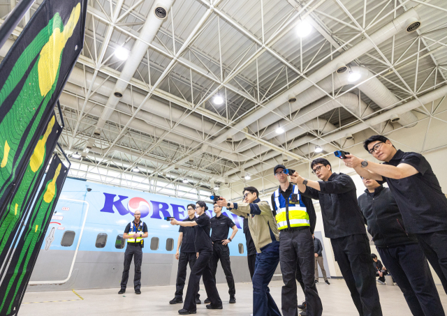 대한항공이 지난 15일부터 17일까지 사흘간 서울 강서구 대한항공 객실훈련센터에서 미국 글로벌 보안기업 액손(AXON) 주관 에어테이저 전문 교관 양성 교육을 실시했다. 사진제공=대한항공