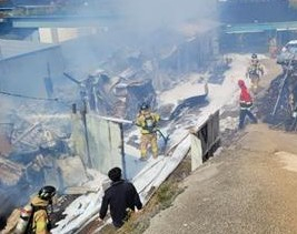 16일 전남 보성의 주택에서 발생한 화재 현장. 사진 제공 = 보성경찰서