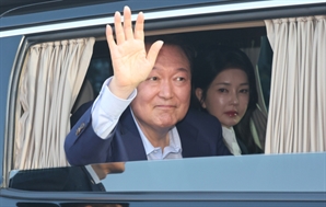 "관저 내 수영장 있다"…尹 일주일간 수돗물 228톤 쓴 이유는?