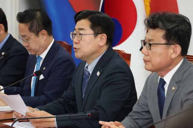 박찬대 더불어민주당 당대표 직무대행 겸 원내대표가 22일 서울 여의도 국회에서 열린 원내대책회의에서 발언하고 있다. 연합뉴스