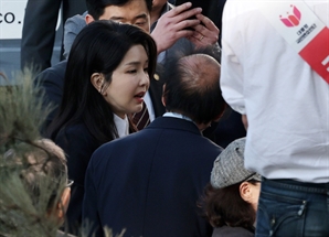 도이치 주가조작·공천개입 의혹까지…檢, 김건희 쌍끌이 수사