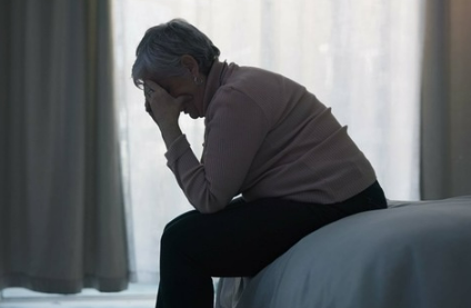 피곤해서 잠꼬대 심한 줄 알았는데…그냥 넘겼다가 몸 굳는 '이 병' 온다는데
