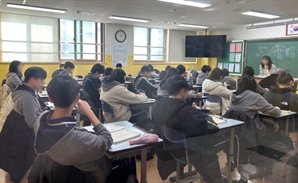 수학은 '최상위' 친구관계 '꼴찌'…15세 청소년 씁쓸한 성적표