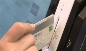 카드 대신 신분증 넣고 '결제하는 척' 연기…무인점포 11번 턴 절도범
