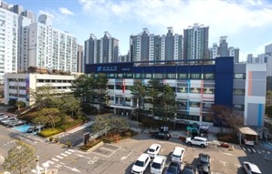 걸음 수 0보면 안부 전화… 강남구, 디지털로 청년 고립 막는다