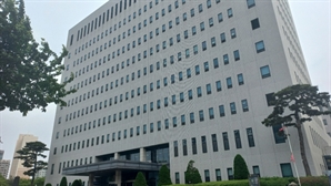 미공개 정보로 20여억 이득…전직 로펌 직원들 구속