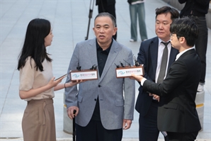 명태균, 검찰 출석 "오세훈 잡으러 창원서 서울까지 왔다"