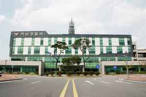 대형 마트 직원에 흉기 휘두른 60대 남성 현행범 체포