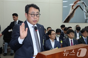 SKT 유영상 "번호이동 위약금 면제 종합적 검토"