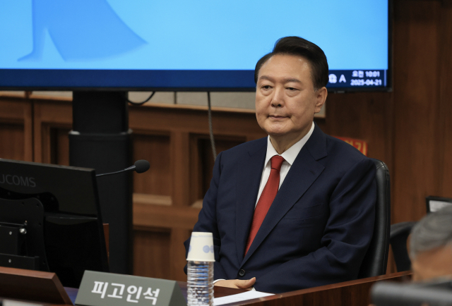 피고인석에 앉은 윤석열 전 대통령. 뉴스1