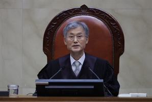 李 파기환송 조대희 대법원장은…法 강조한 ‘원칙주의자’