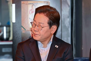 국힘 "상식 승리, 후보 사퇴를"…민주 "사법 쿠데타, 대선 개입"