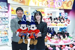 [사진] 현대백화점 “디즈니 스토어에서 미키마우스 만나세요”