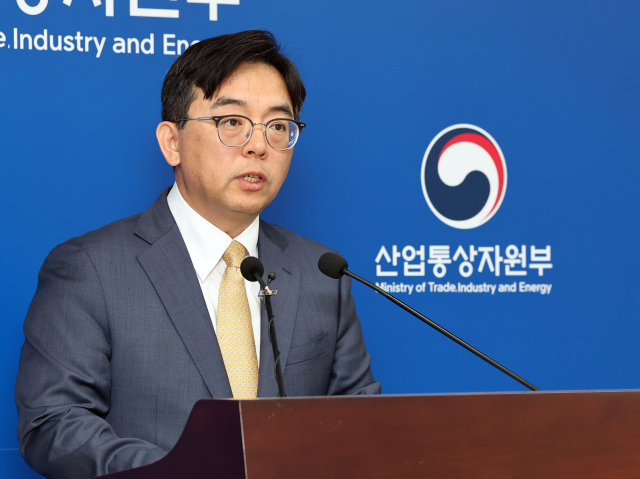 박정성 산업통상자원부 무역투자실장이 1일 정부세종청사에서 2025년 4월 수출입동향에 관해 설명하고 있다. 연합뉴스