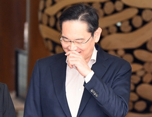 "삼성도 美공장 지을 것"…트럼프, 이재용도 압박했다 [글로벌 모닝 브리핑]