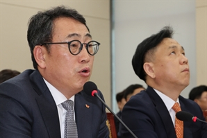 SK텔레콤 “전국 T월드 매장에서 신규 가입·번호 이동 모집 중단…유심 교체 집중”