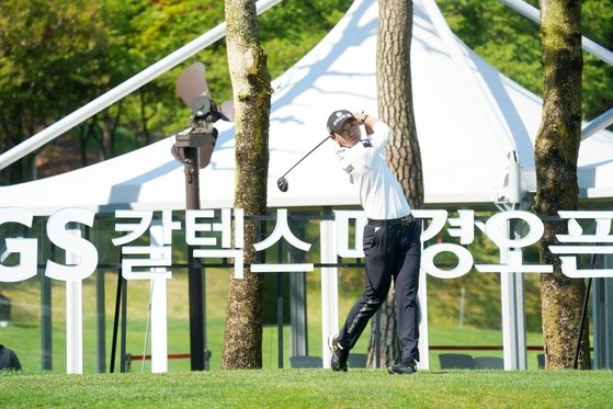2라운드 10번 홀 티샷하는 조우영. 사진 제공=크라우닝