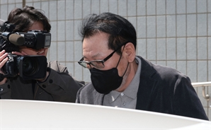 검찰 통일교 前 금고지기 입건…휴대폰엔 '5만원 권 100장 6뭉치' 사진