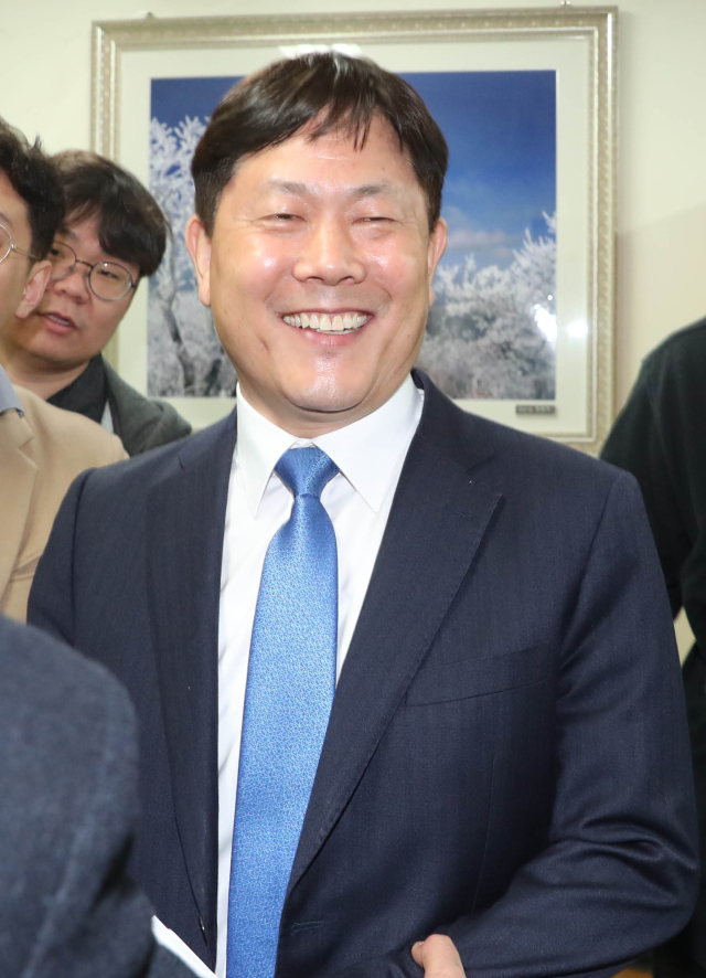 타이어뱅크, 에어프레미아 품는다…항공산업 판도 '지각변동' 예고 [시그널]