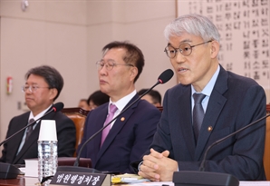 “사법부 쿠데타”…격앙된 민주, ‘대통령 당선시 재판중지법’ 밀어붙였다