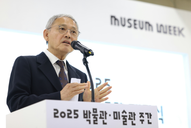유인촌 문화체육관광부 장관이 2일 서울 은평구 사비나미술관에서 열린 '2025 박물관·미술관 주간' 개막식에서 축사를 하고 있다. 사진 제공=문화체육관광부