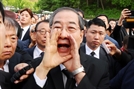 한덕수 "저도 호남 사람" 외침에, 김영록 전남지사 "어디서 감히 신성한 5·18묘역서 정치적 쌩쑈"