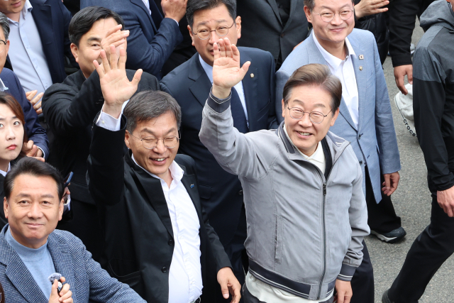 이재명, 권성동 5선 지역 강릉서 "자기 혼자 잘 먹고 잘 살면 되나"