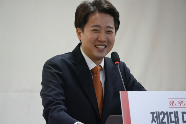 이준석 개혁신당 대선후보가 3일 서울 영등포구 국회 의원회관에서 열린 '제21대 대통령 선거 필승결의대회'에서 발언하고 있다. 연합뉴스