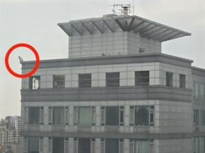"19층 옥상에서 여자가 뛰어다녀"…강남서 위험천만 투신 소동