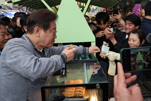 이재명 "불법계엄 피해 소상공인 지원…지역화폐 발행도 대폭 확대"