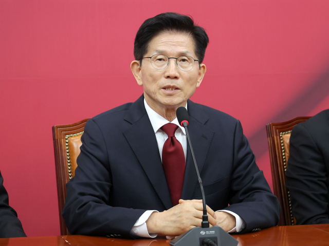 김문수 국민의힘 대선 후보가 4일 국회에서 열린 당 선거대책위원회 회의에서 발언하고 있다. 연합뉴스